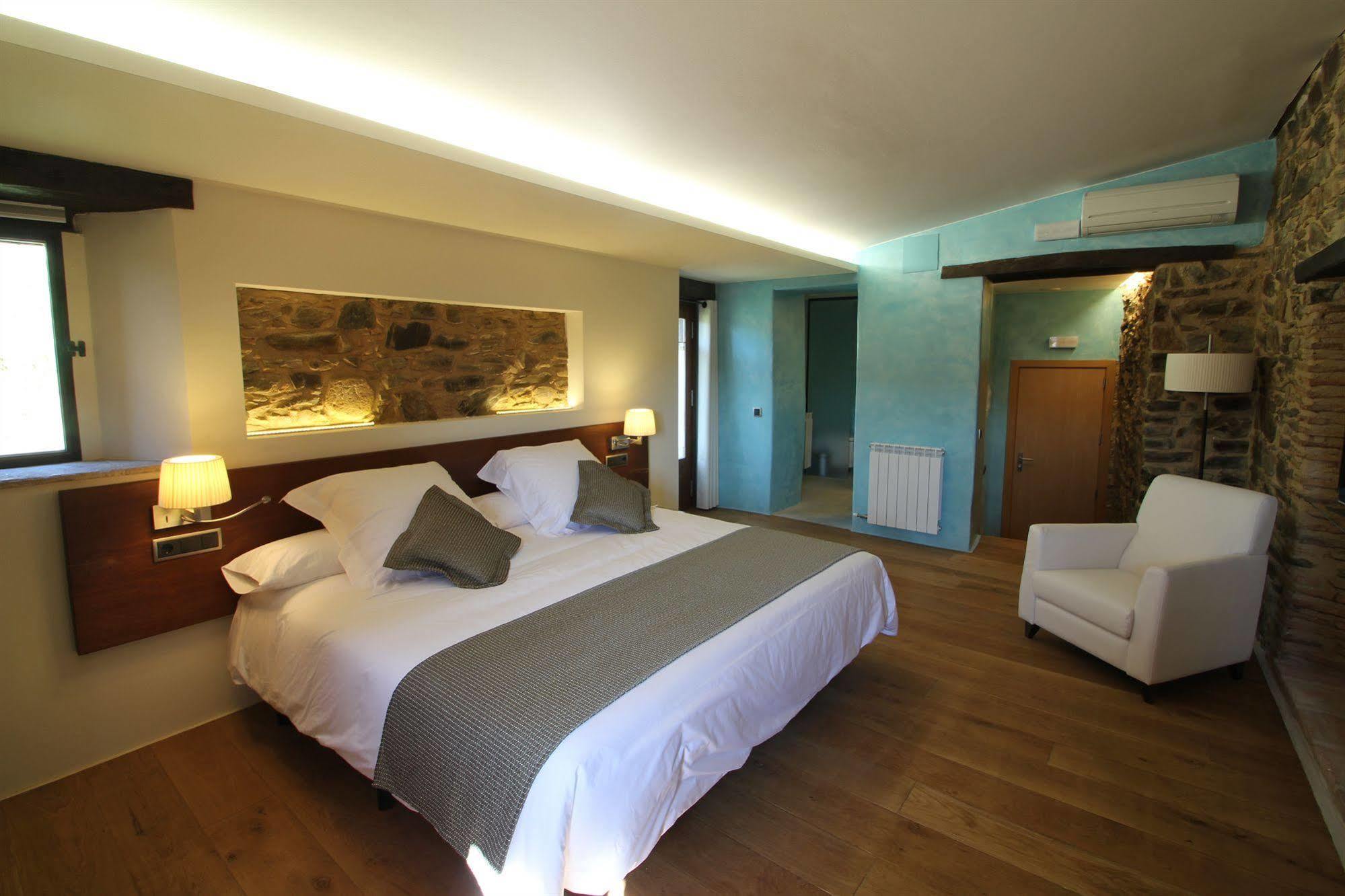 Hotel Can Cuch Cánoves Esterno foto