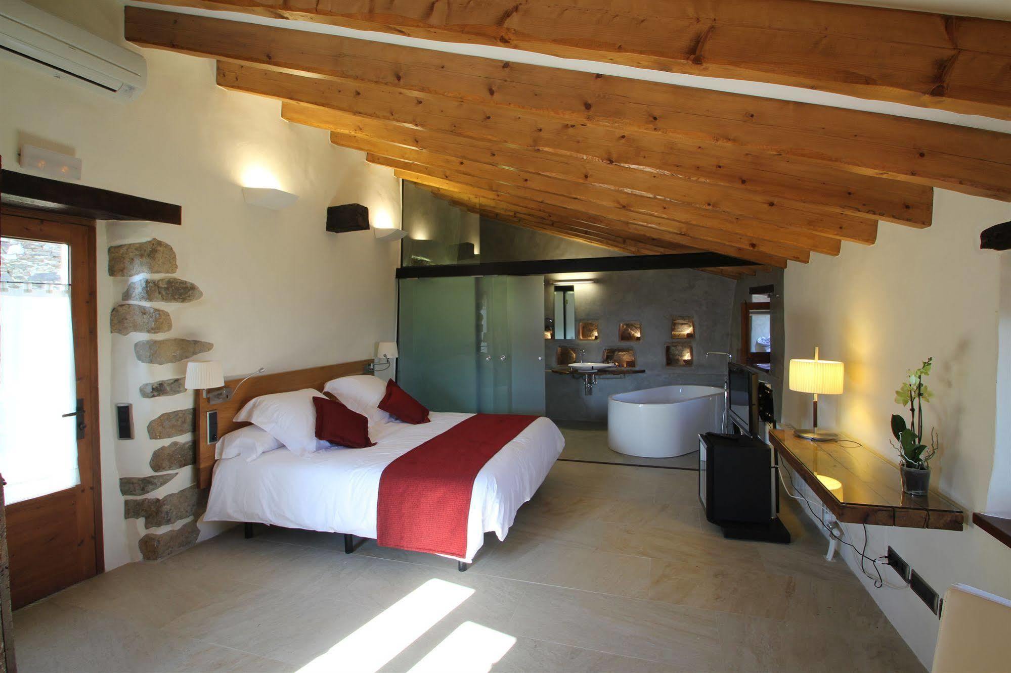 Hotel Can Cuch Cánoves Esterno foto